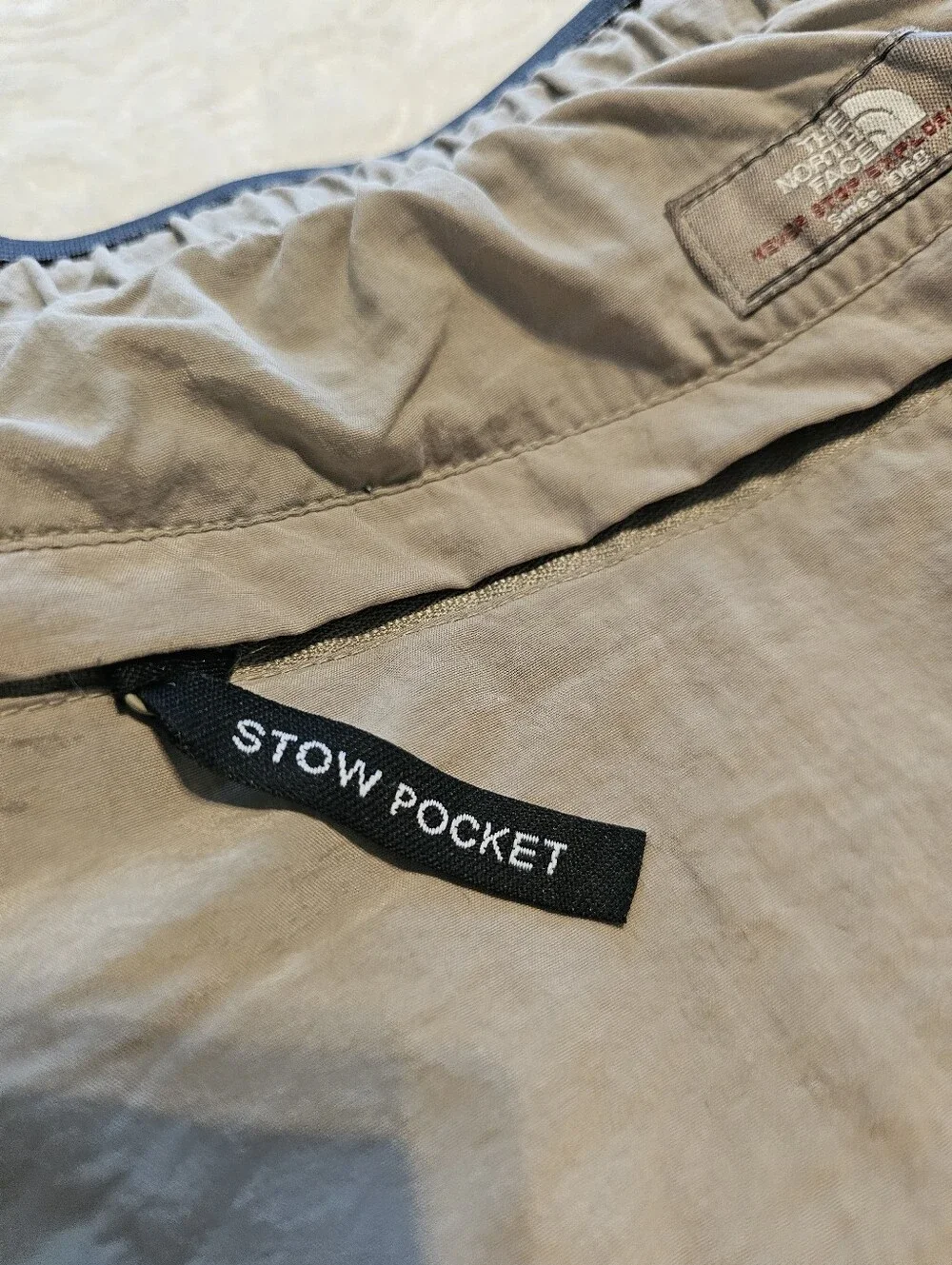 The North Face Men’s Large Hiking Shorts Khaki Tan Nylon Stow Pocket Packable L